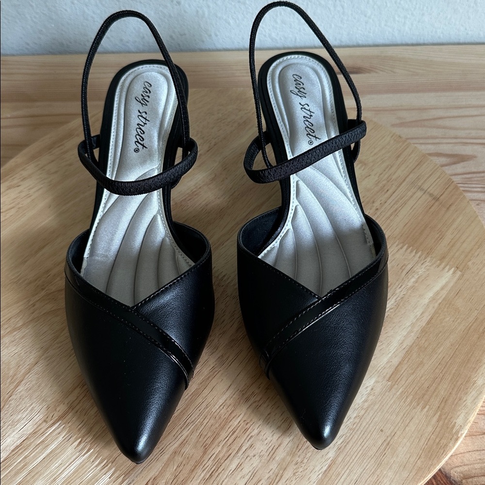 Easy Street Unna Womens Round Kitten Heel Pumps